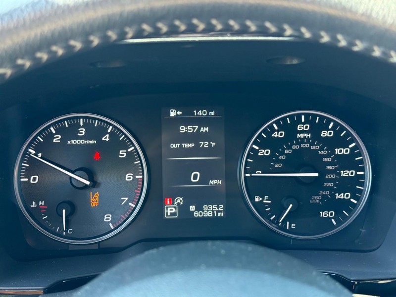 Subaru Outback Vehicle Full-screen Gallery Image 22