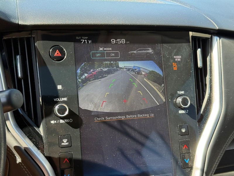 Subaru Outback Vehicle Full-screen Gallery Image 24
