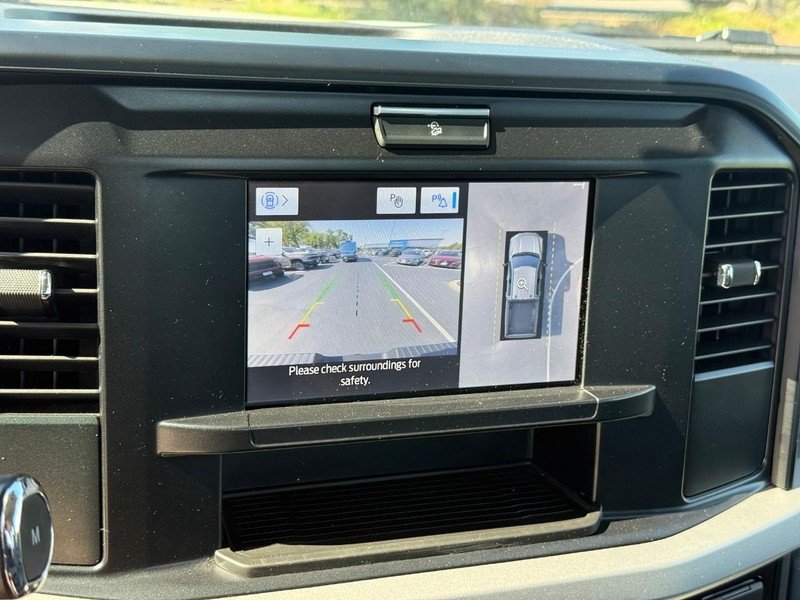 Ford Super Duty F-350 SRW Vehicle Full-screen Gallery Image 20