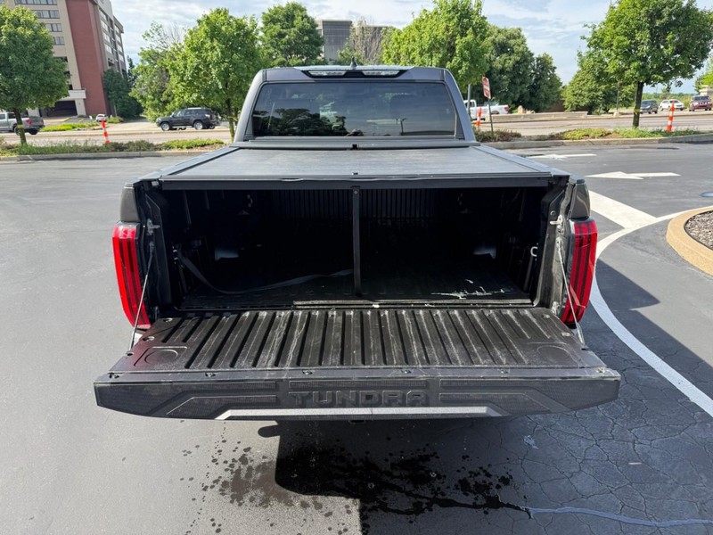 Toyota Tundra 4WD Vehicle Full-screen Gallery Image 5