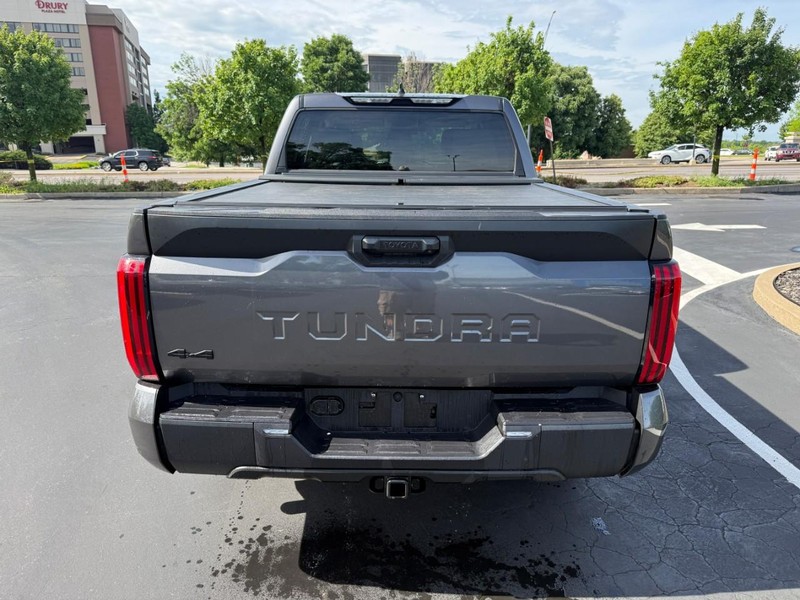 Toyota Tundra 4WD Vehicle Full-screen Gallery Image 6