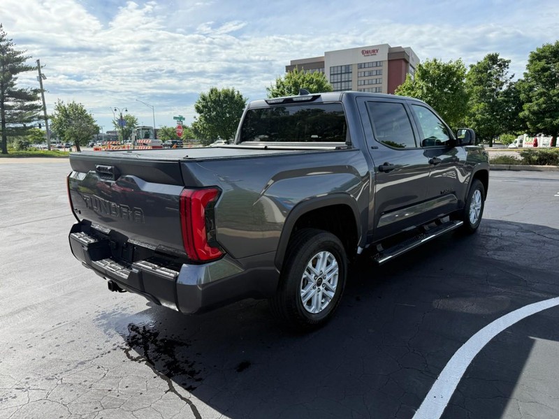 Toyota Tundra 4WD Vehicle Full-screen Gallery Image 7