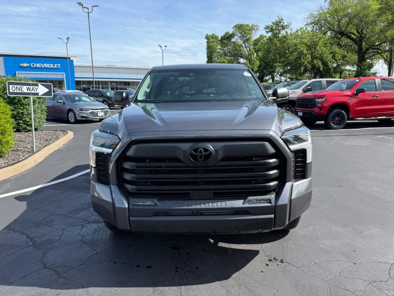 Toyota Tundra 4WD Vehicle Full-screen Gallery Image 9