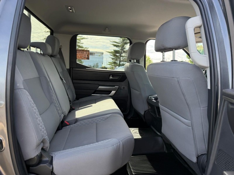 Toyota Tundra 4WD Vehicle Full-screen Gallery Image 10
