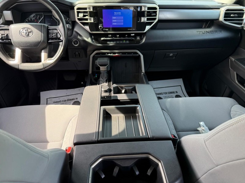 Toyota Tundra 4WD Vehicle Full-screen Gallery Image 11