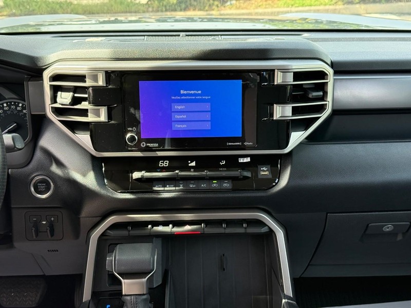 Toyota Tundra 4WD Vehicle Full-screen Gallery Image 13