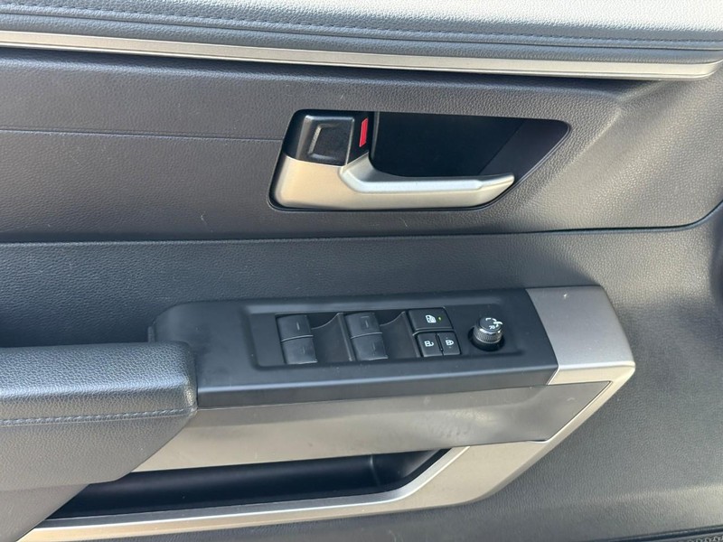 Toyota Tundra 4WD Vehicle Full-screen Gallery Image 15