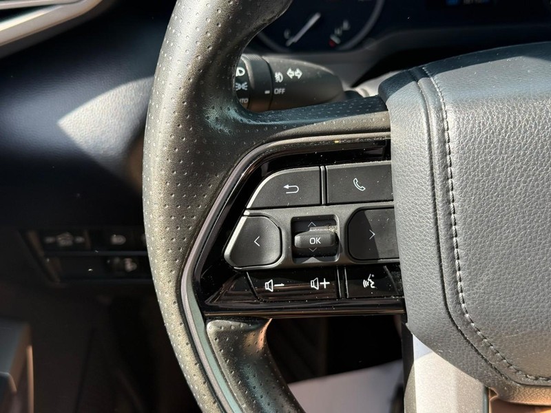 Toyota Tundra 4WD Vehicle Full-screen Gallery Image 18