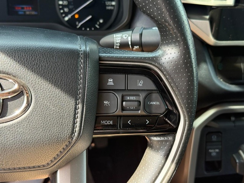Toyota Tundra 4WD Vehicle Full-screen Gallery Image 19
