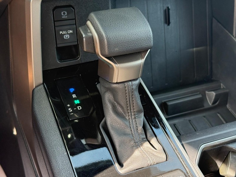 Toyota Tundra 4WD Vehicle Full-screen Gallery Image 21