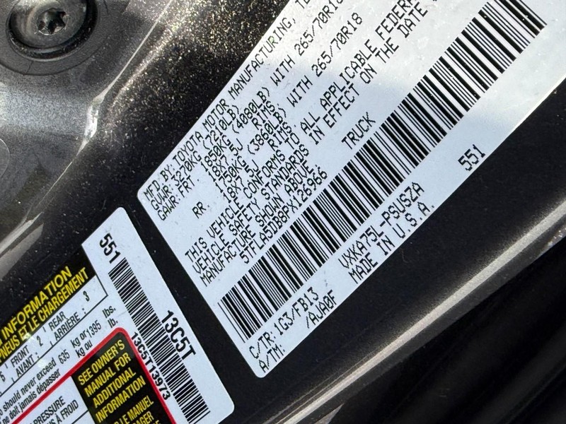 Toyota Tundra 4WD Vehicle Full-screen Gallery Image 23