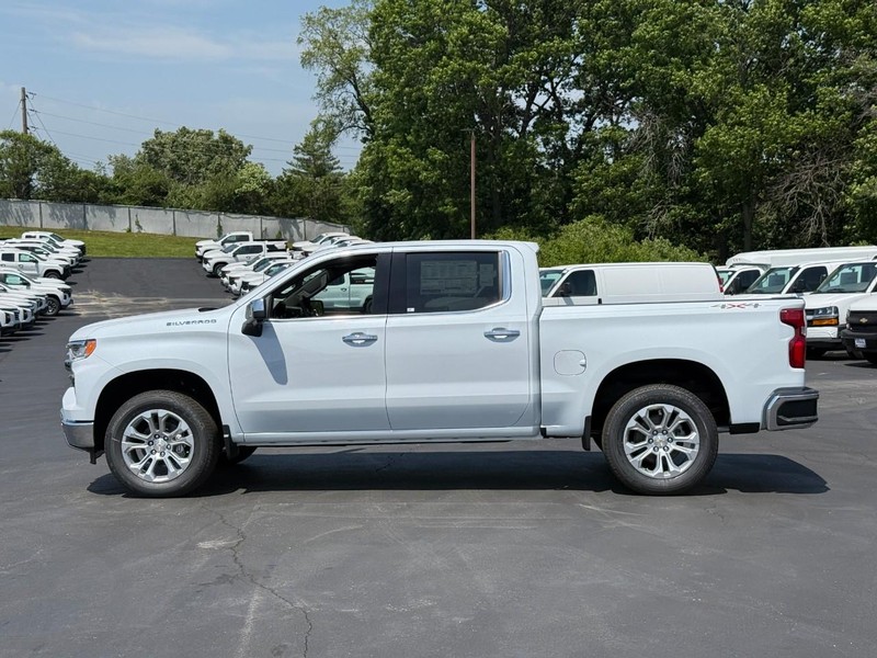 Chevrolet Silverado 1500 Vehicle Full-screen Gallery Image 2