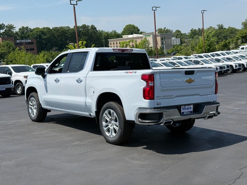 Chevrolet Silverado 1500 Vehicle Full-screen Gallery Image 3
