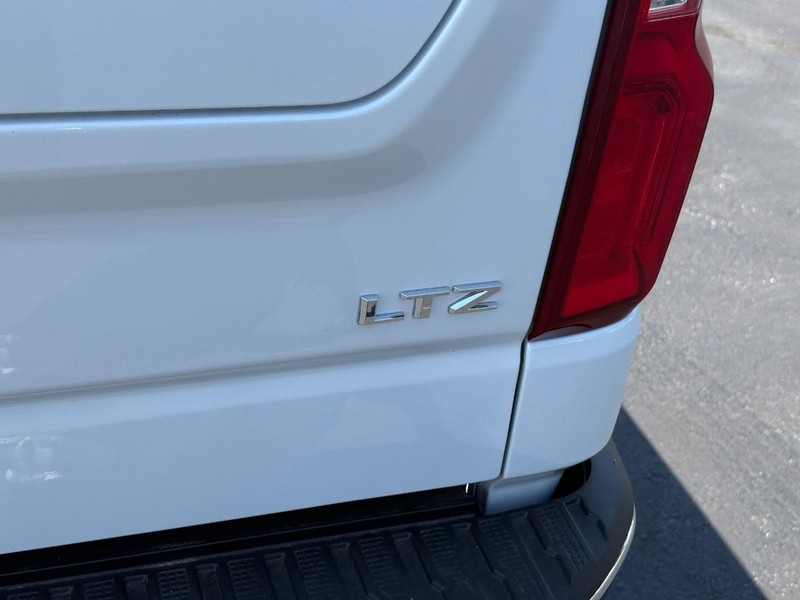 Chevrolet Silverado 1500 Vehicle Full-screen Gallery Image 5