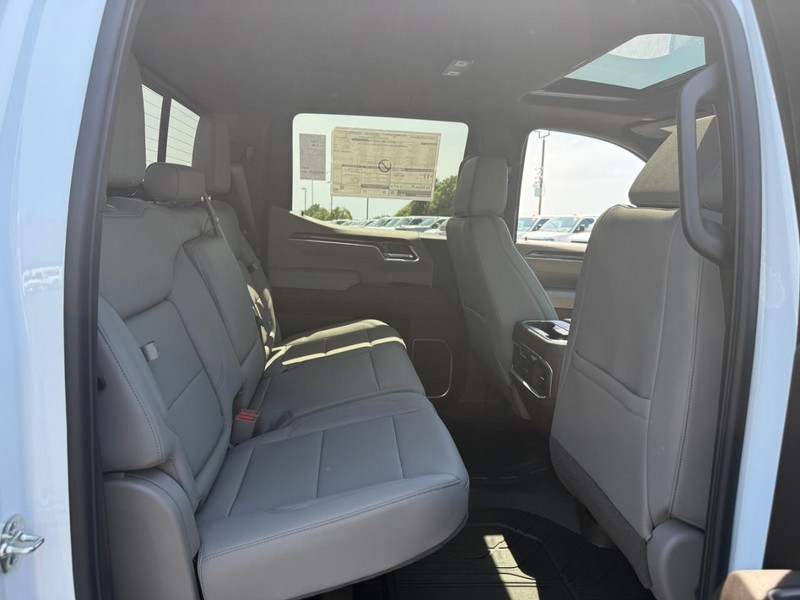 Chevrolet Silverado 1500 Vehicle Full-screen Gallery Image 6
