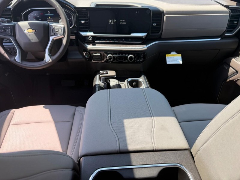 Chevrolet Silverado 1500 Vehicle Full-screen Gallery Image 7