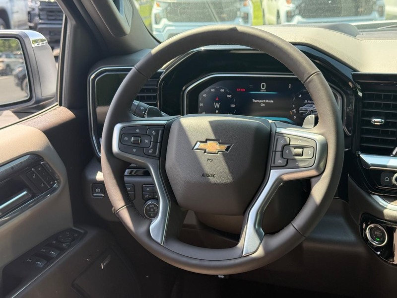 Chevrolet Silverado 1500 Vehicle Full-screen Gallery Image 8