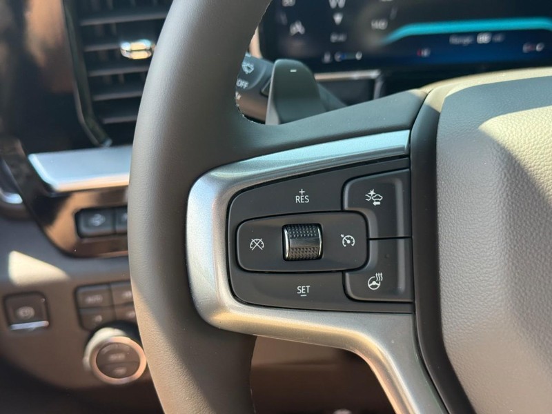 Chevrolet Silverado 1500 Vehicle Full-screen Gallery Image 15