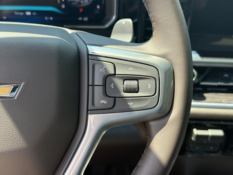 Chevrolet Silverado 1500 Vehicle Full-screen Gallery Image 16