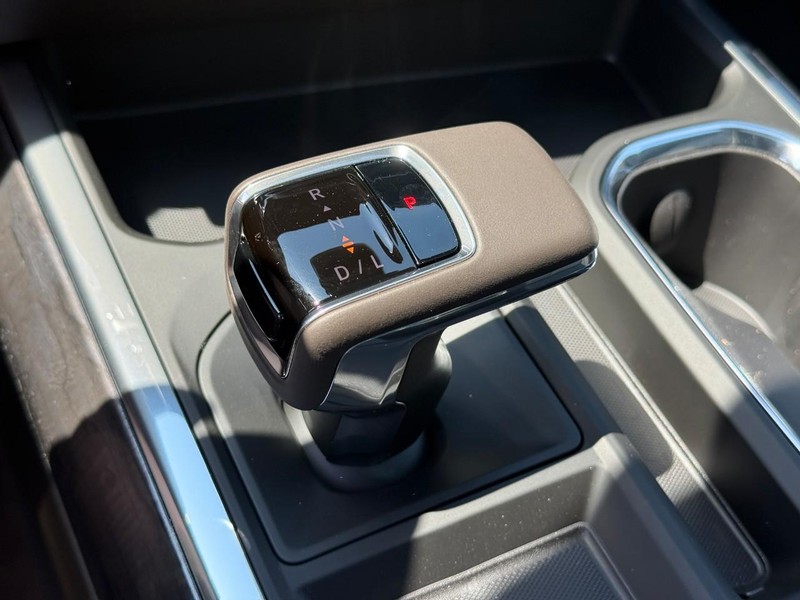Chevrolet Silverado 1500 Vehicle Full-screen Gallery Image 17