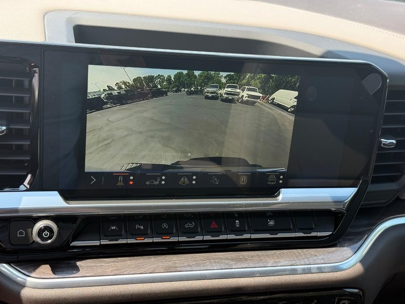 Chevrolet Silverado 1500 Vehicle Full-screen Gallery Image 19