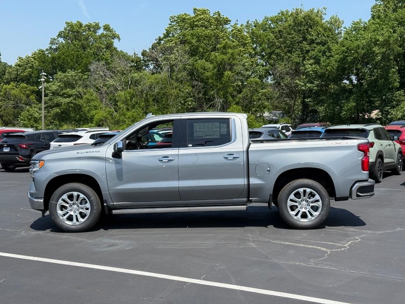Chevrolet Silverado 1500 Vehicle Full-screen Gallery Image 2