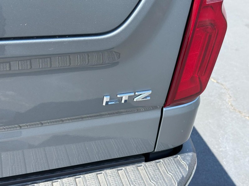 Chevrolet Silverado 1500 Vehicle Full-screen Gallery Image 5