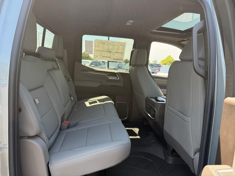 Chevrolet Silverado 1500 Vehicle Full-screen Gallery Image 6