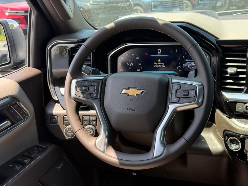 Chevrolet Silverado 1500 Vehicle Full-screen Gallery Image 8