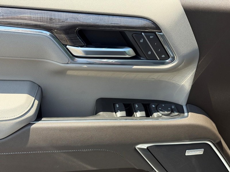 Chevrolet Silverado 1500 Vehicle Full-screen Gallery Image 11