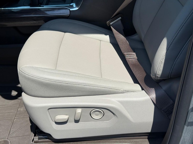 Chevrolet Silverado 1500 Vehicle Full-screen Gallery Image 13