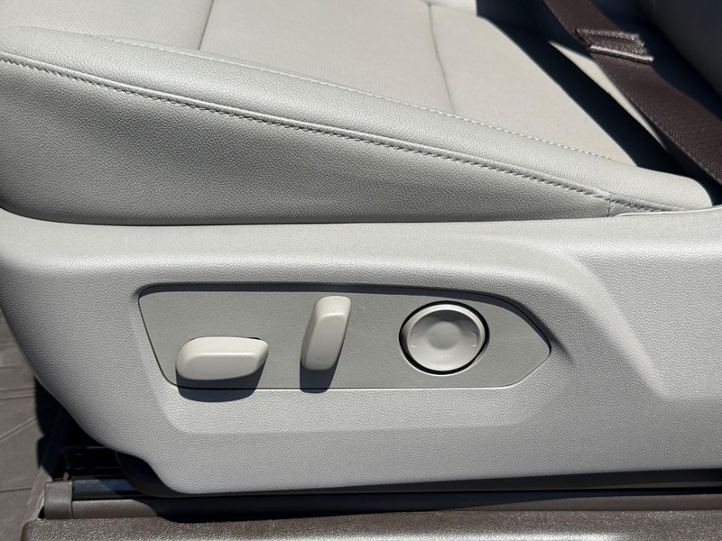 Chevrolet Silverado 1500 Vehicle Full-screen Gallery Image 14