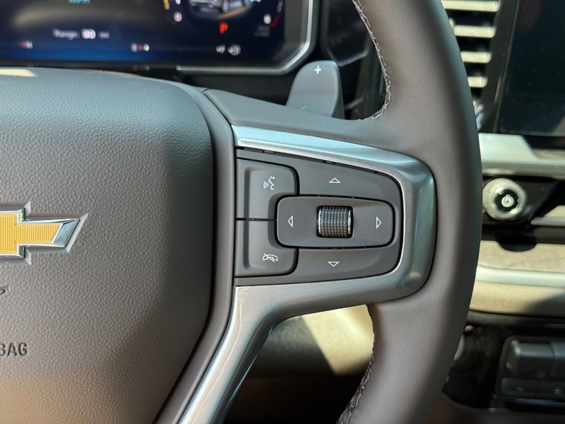 Chevrolet Silverado 1500 Vehicle Full-screen Gallery Image 16