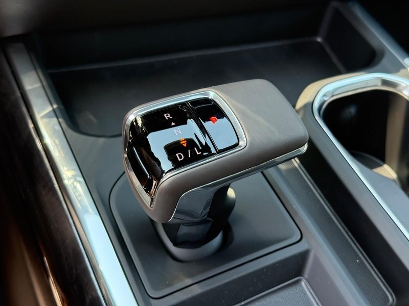 Chevrolet Silverado 1500 Vehicle Full-screen Gallery Image 17