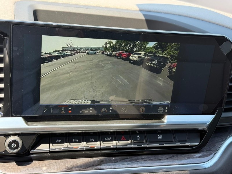 Chevrolet Silverado 1500 Vehicle Full-screen Gallery Image 19
