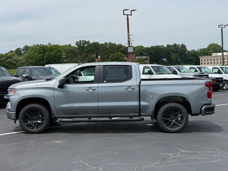 Chevrolet Silverado 1500 Vehicle Full-screen Gallery Image 2