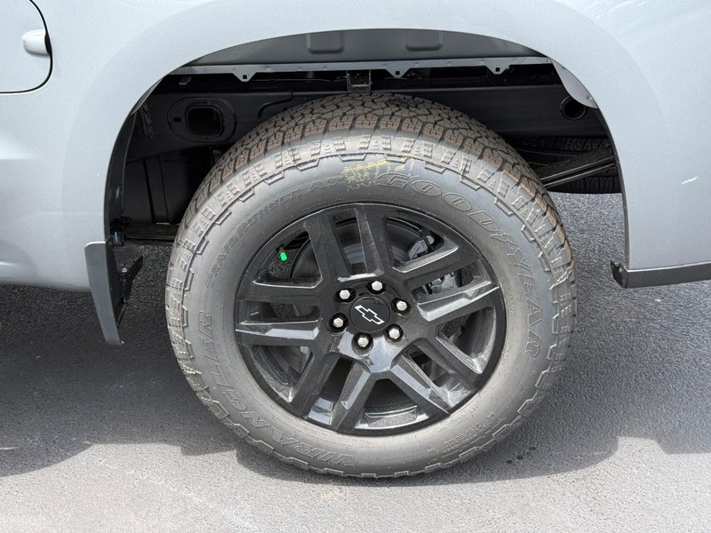 Chevrolet Silverado 1500 Vehicle Full-screen Gallery Image 4