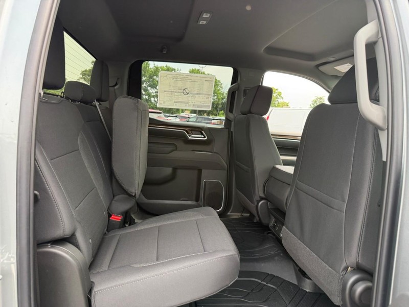 Chevrolet Silverado 1500 Vehicle Full-screen Gallery Image 6