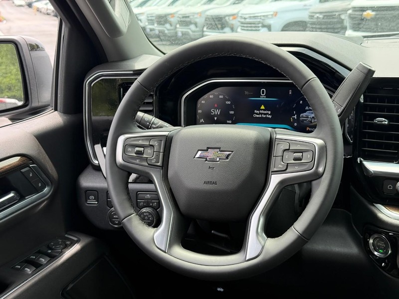 Chevrolet Silverado 1500 Vehicle Full-screen Gallery Image 8