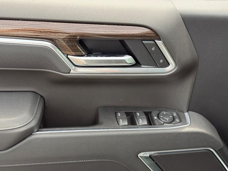 Chevrolet Silverado 1500 Vehicle Full-screen Gallery Image 11