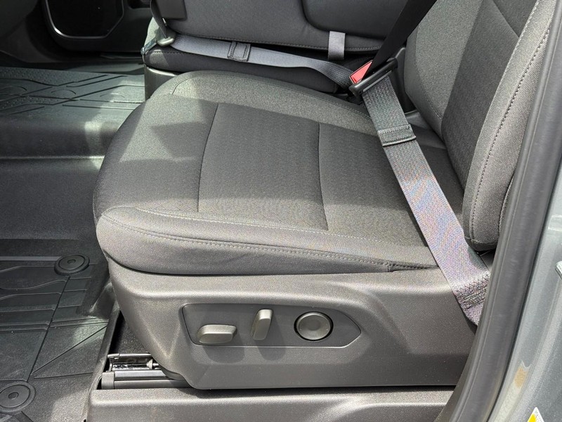 Chevrolet Silverado 1500 Vehicle Full-screen Gallery Image 12