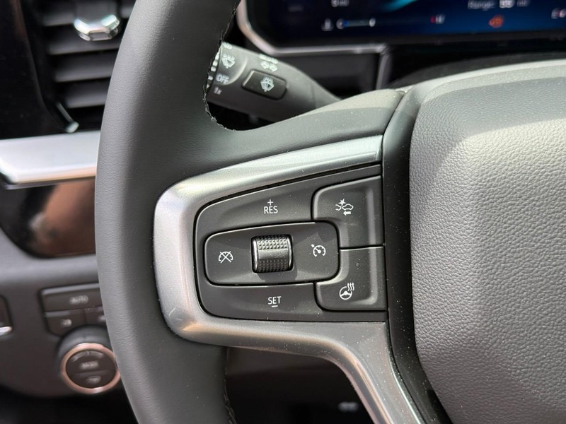 Chevrolet Silverado 1500 Vehicle Full-screen Gallery Image 14