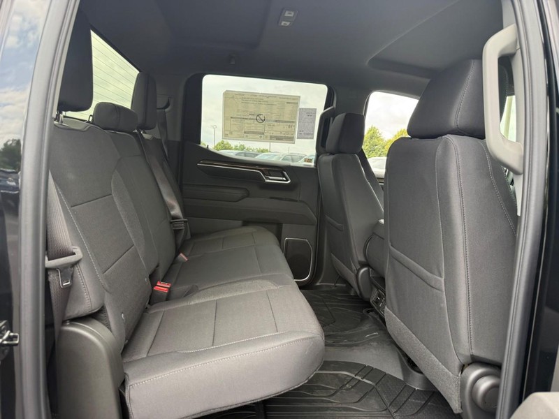 Chevrolet Silverado 1500 Vehicle Full-screen Gallery Image 6