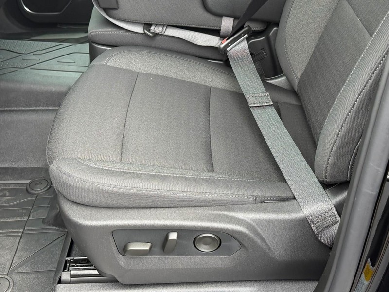 Chevrolet Silverado 1500 Vehicle Full-screen Gallery Image 13