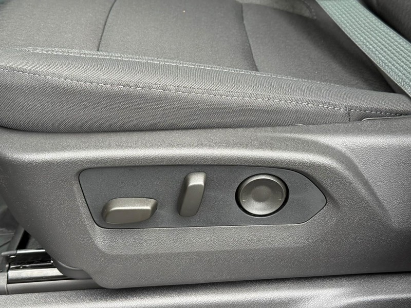 Chevrolet Silverado 1500 Vehicle Full-screen Gallery Image 14