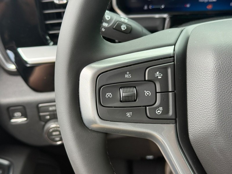 Chevrolet Silverado 1500 Vehicle Full-screen Gallery Image 15