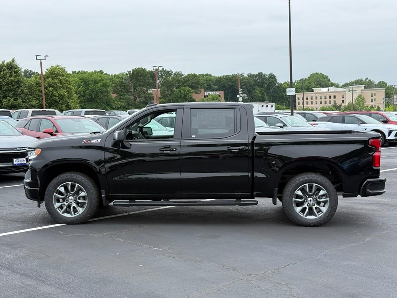 Chevrolet Silverado 1500 Vehicle Full-screen Gallery Image 2