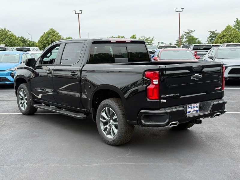 Chevrolet Silverado 1500 Vehicle Full-screen Gallery Image 3