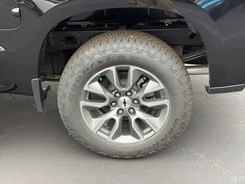 Chevrolet Silverado 1500 Vehicle Full-screen Gallery Image 4