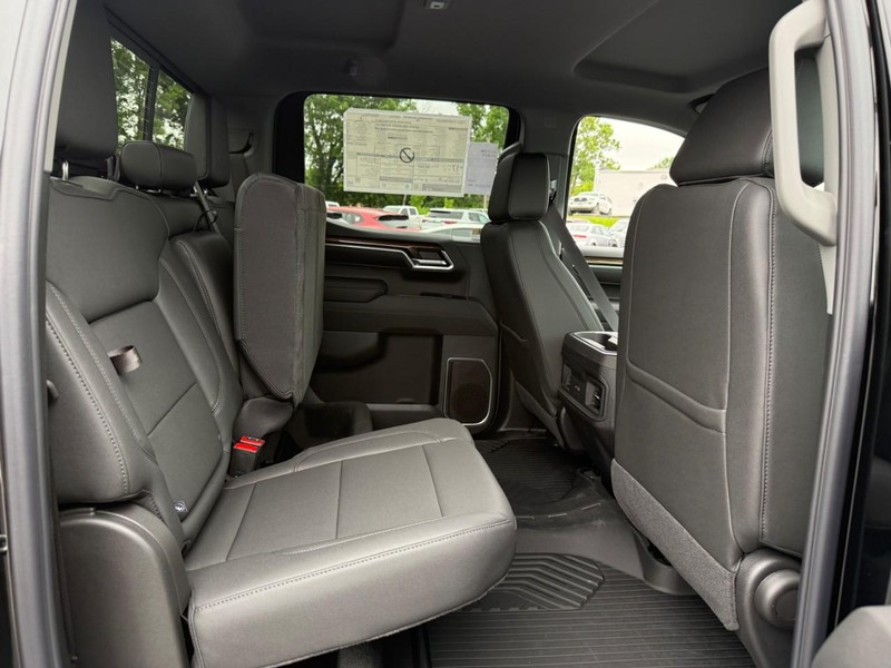 Chevrolet Silverado 1500 Vehicle Full-screen Gallery Image 6